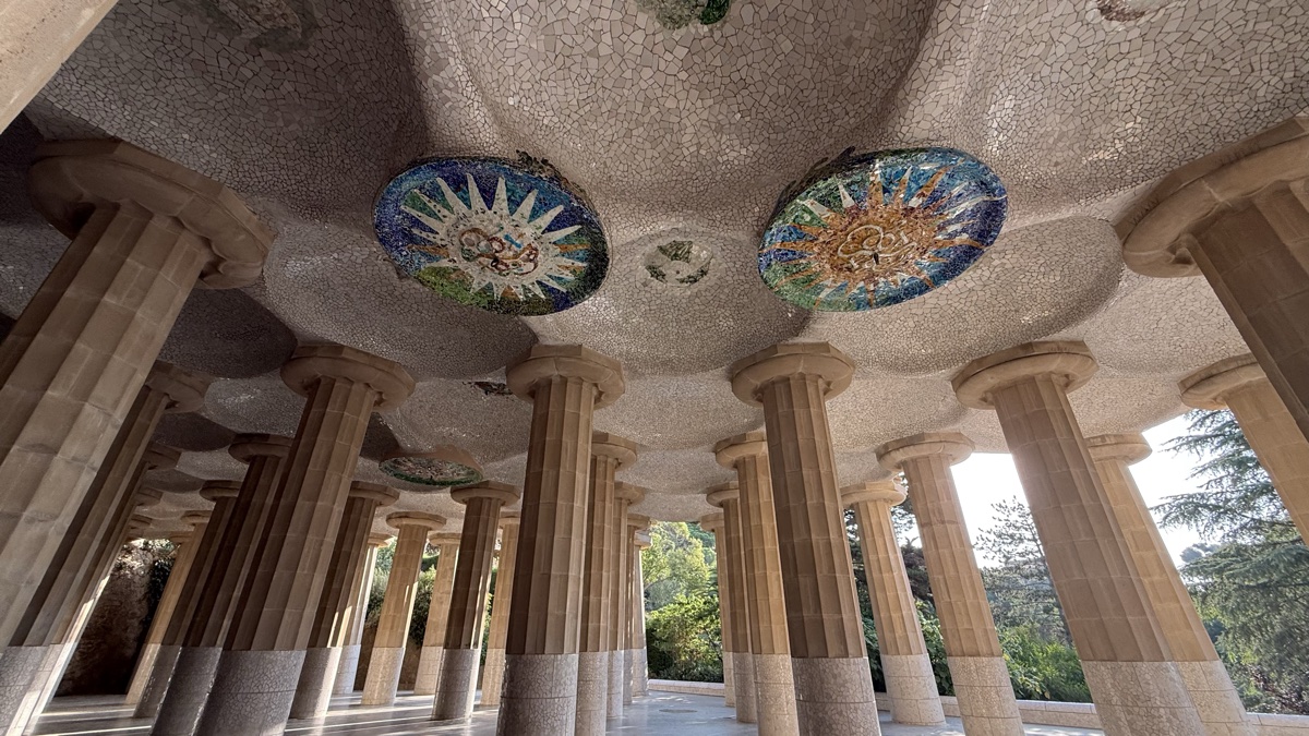 Hypostyle columns and mosaic ceiling medallions at Parc Güell, Barcelona
