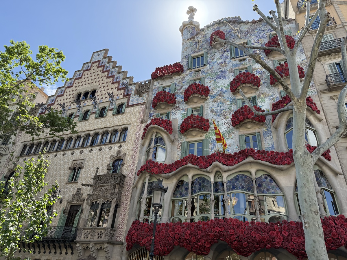 Casa Batlló façade on Passeig de Gràcia decorated with roses
